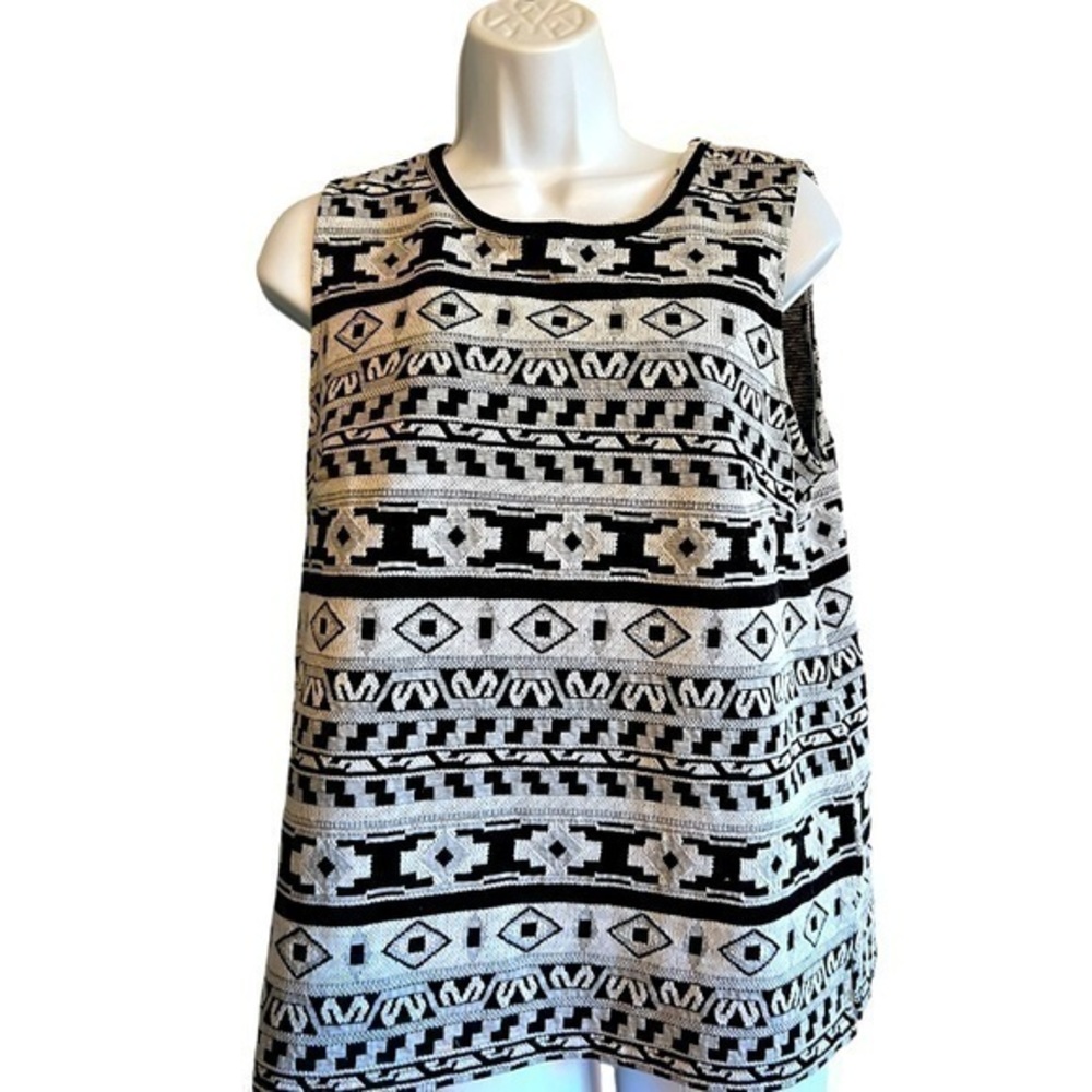 Old Navy sleeveless jacquard top